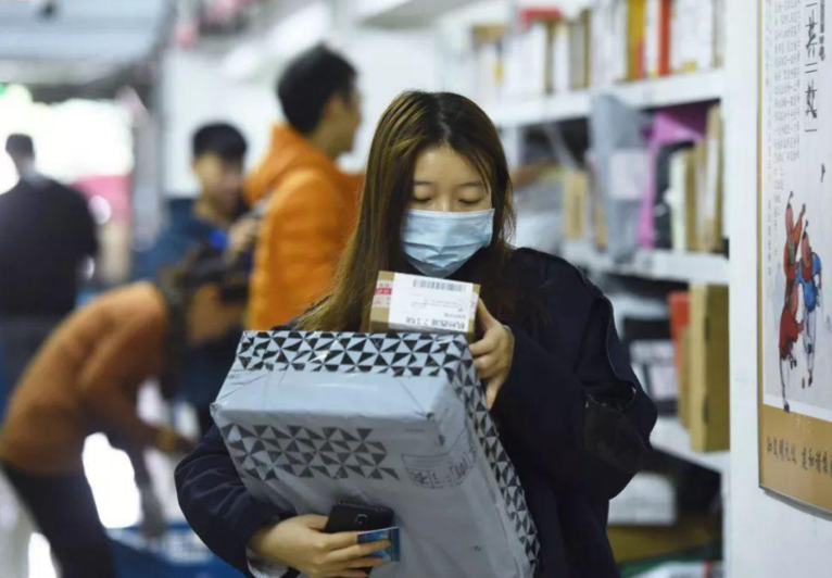 大学生每月1000元生活费够吗？40万人票选出结果出炉，有点意外