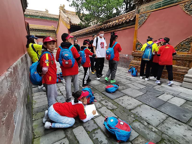 同升一面旗｜十一假期，游客们观看升旗后欢呼：“祝福祖国越来越好”