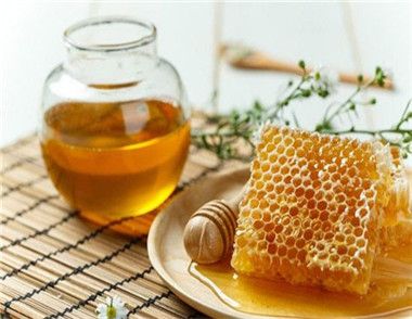 采枇杷蜜的中蜂什么时候秋繁好（中蜂养殖到底什么时间秋繁培养越冬蜂好）
